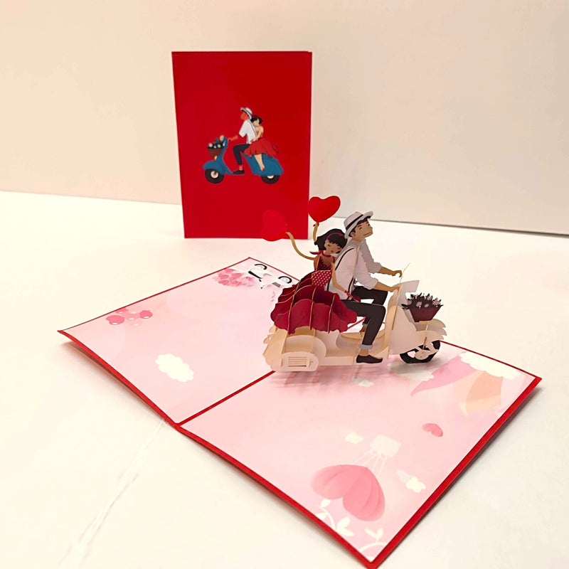 Liefde op de scooter - Pop - Up kaart - Catch Utrecht